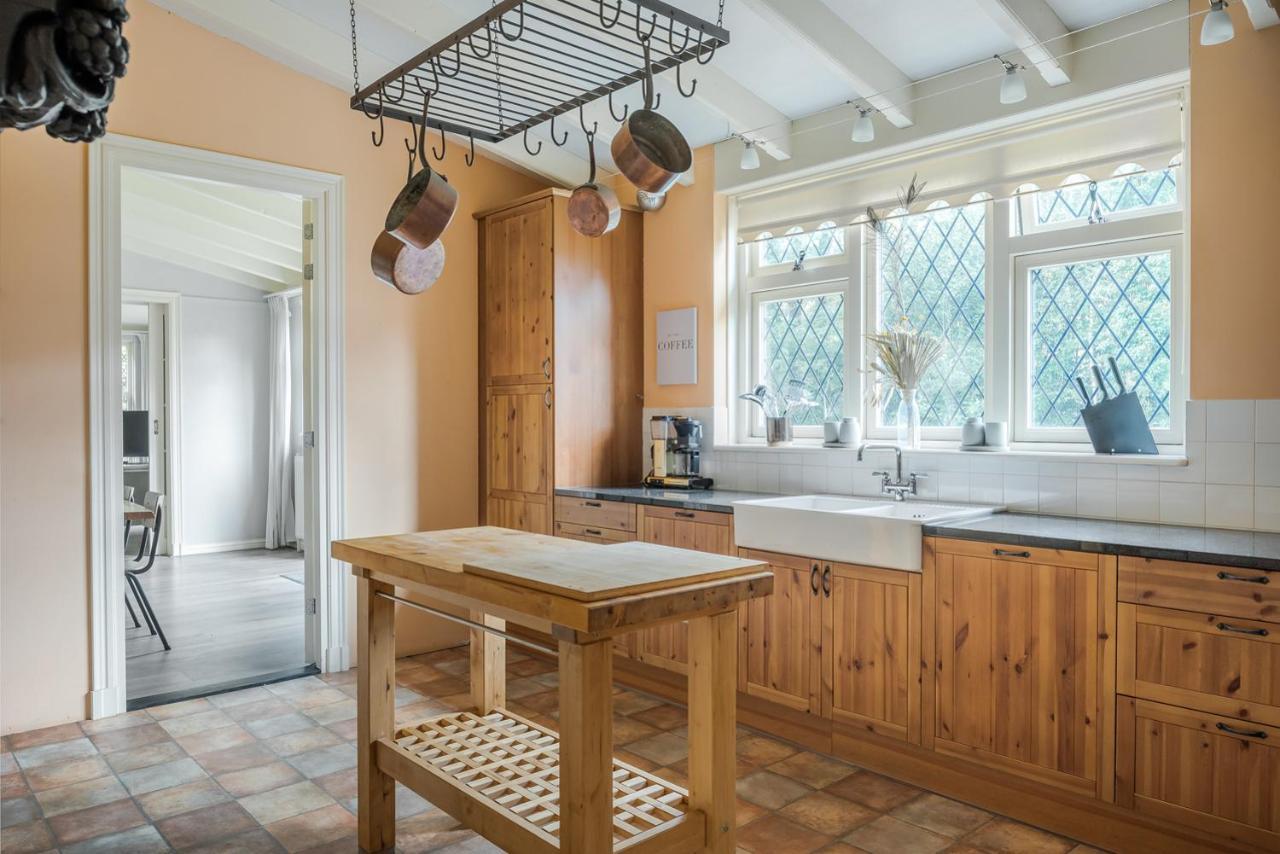 Beautiful English Villa With Hottub Zuidwolde  Zewnętrze zdjęcie