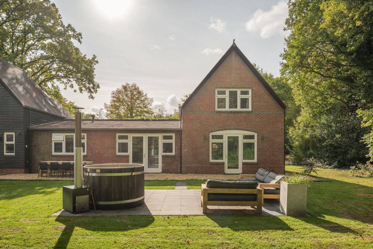 Beautiful English Villa With Hottub Zuidwolde  Zewnętrze zdjęcie