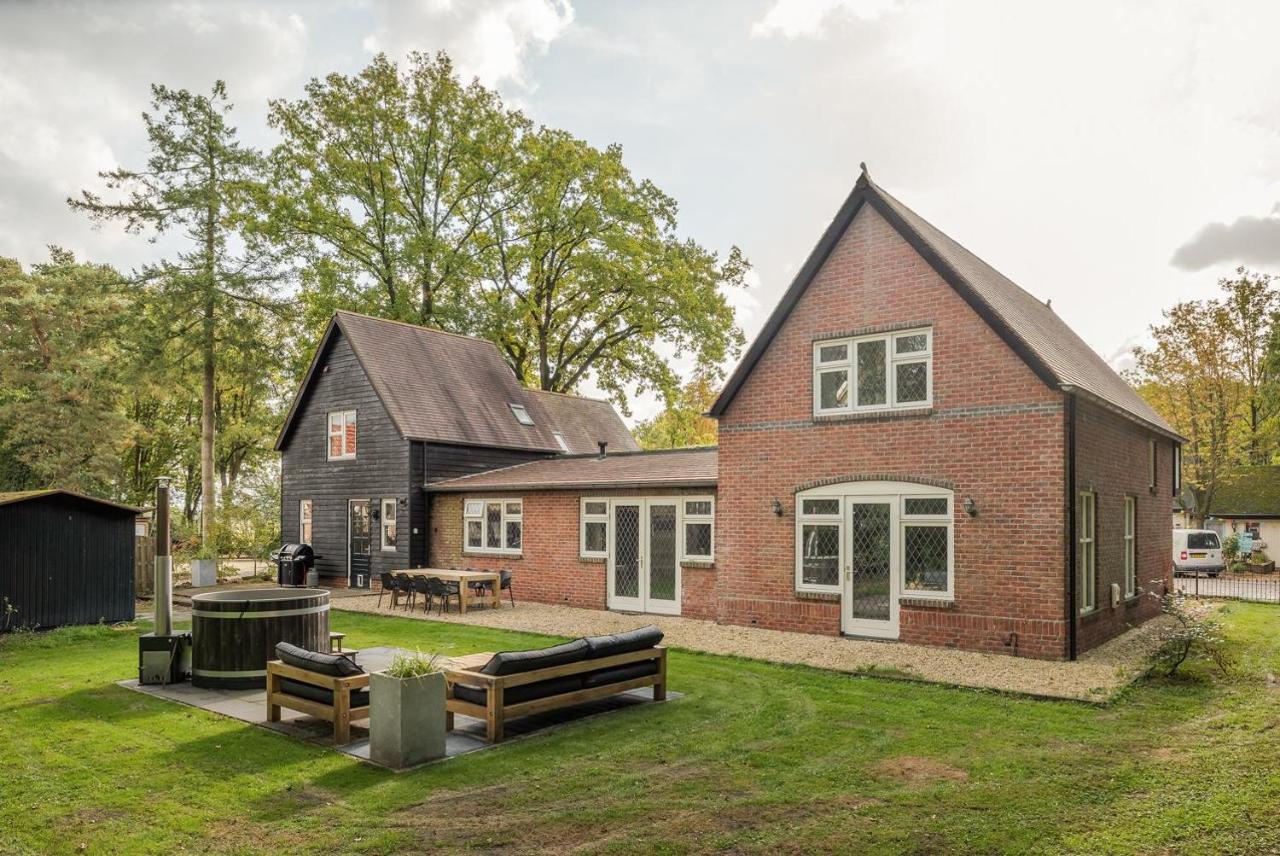 Beautiful English Villa With Hottub Zuidwolde  Zewnętrze zdjęcie