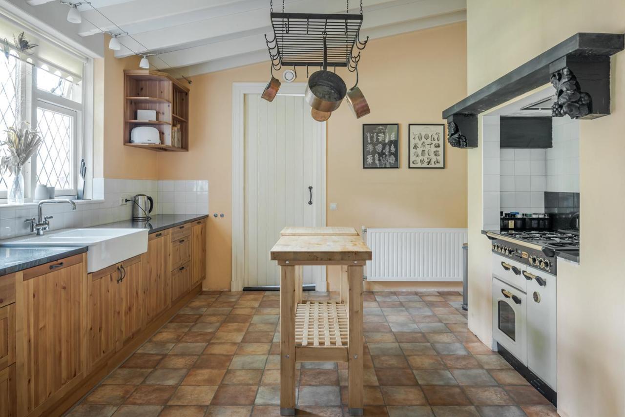 Beautiful English Villa With Hottub Zuidwolde  Zewnętrze zdjęcie